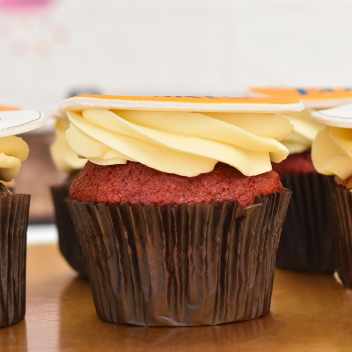 احتفل بيوم المدير مع كب كيك الشوكولاتة اللذيذ