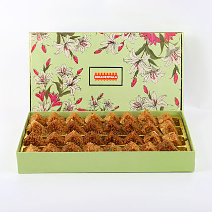 علبة حلوى كيك الحليب الفاخرة - 1 كجم من بيكانيرفالا