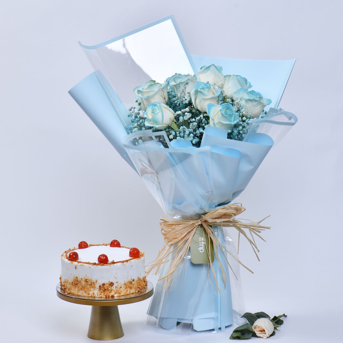Elegant Blue Rose Bouquet with Delicious Butterscotch Cake