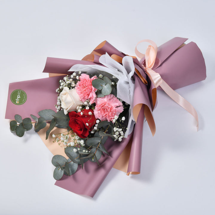 باقة القرنفل الوردي الأنيقة