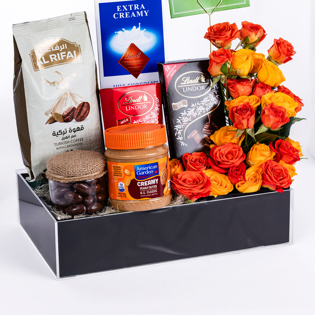 تشكيلة هدايا فاخرة من المأكولات الراقية والورود المختلطة النابضة بالحياة