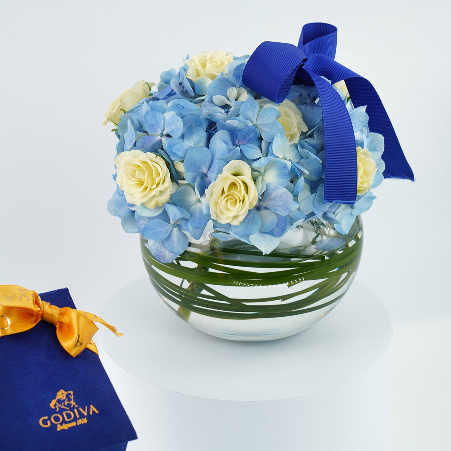 Godiva | Mini Royal Box - Navy Blue & Hydrangea Vase