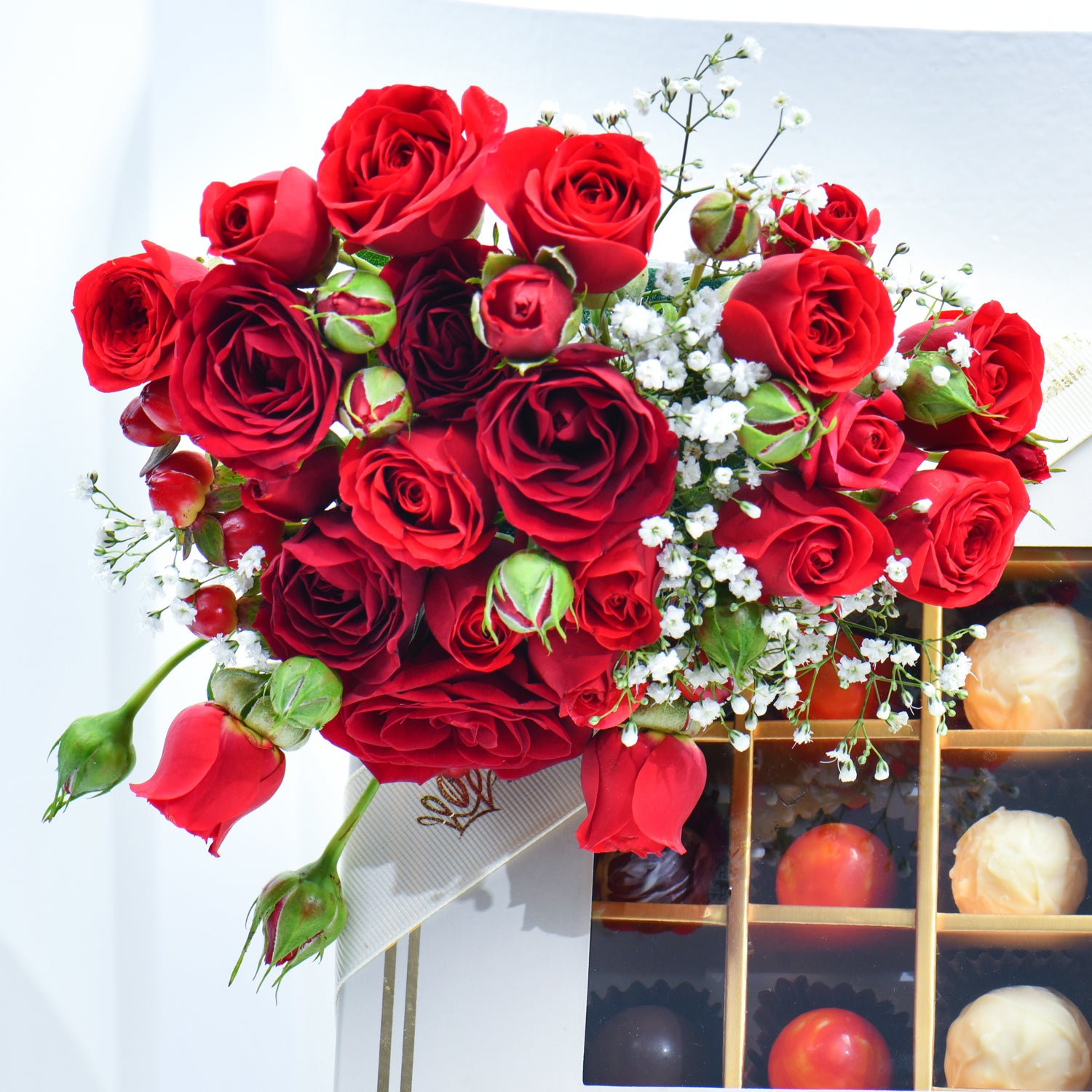 Chocolate Box 35 Assorted Pieces | Lovely Red Flowers