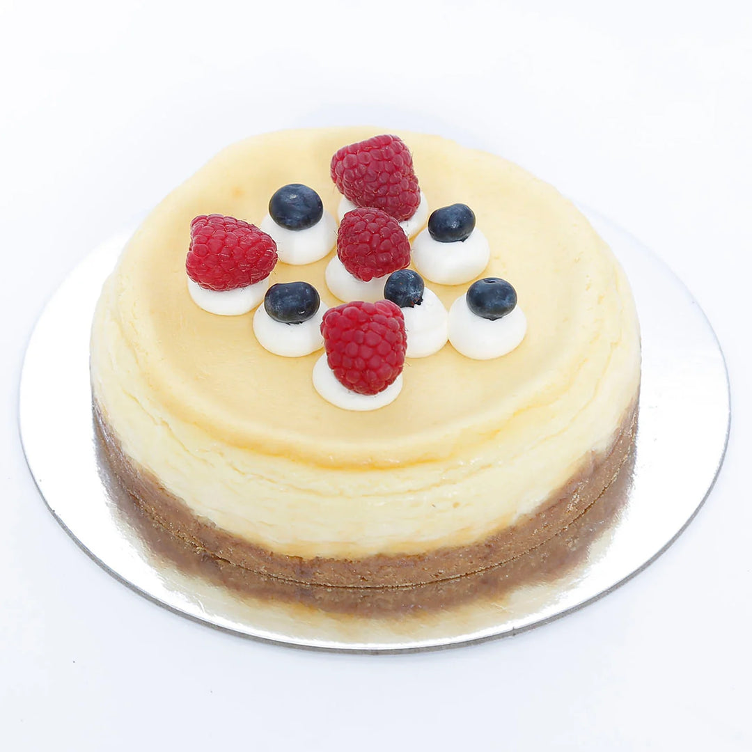 Delicious Vanilla Cheesecake with Fresh Berries - 500g