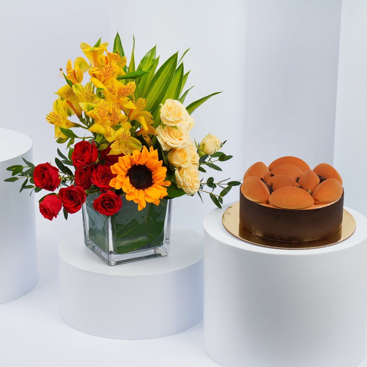Mix Flowers N Tiramisu Cake Combo