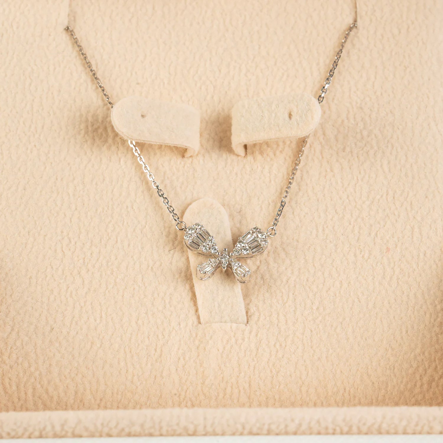 18K White Gold Butterfly Diamond Necklace – Elegant & Timeless