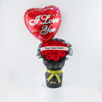 ورود حمراء وبالونات على شكل قلب