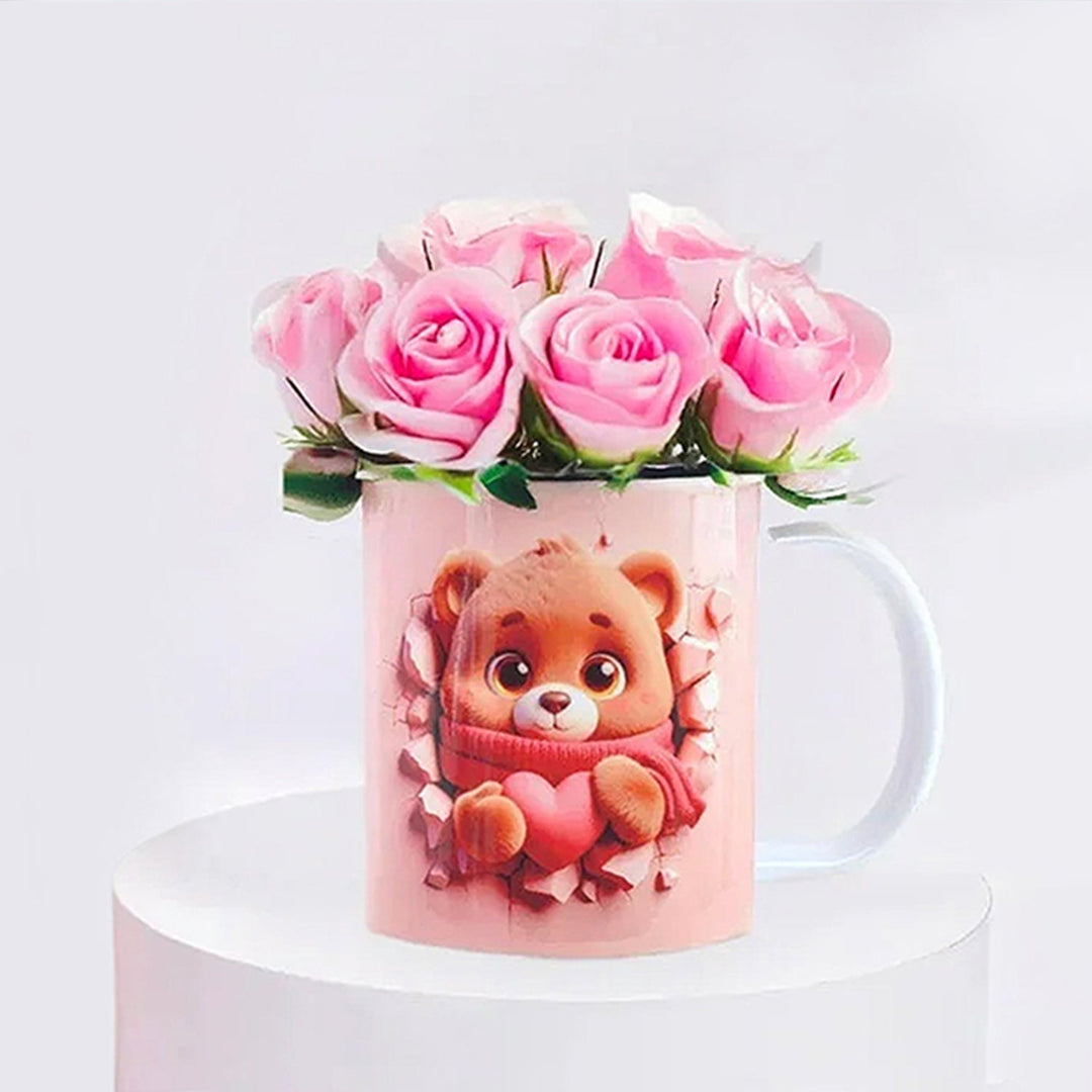 ورود سبراي وردية جميلة في كوب دب لطيف