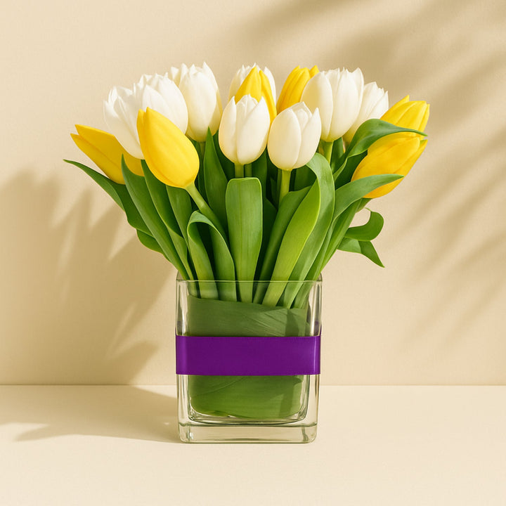 Elegant Arrangement of 20 White and Yellow Tulips in a Stylish Glass Vase