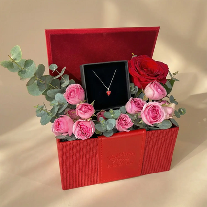 Heartfelt Promise: Roses & Elegant Necklace Gift Set