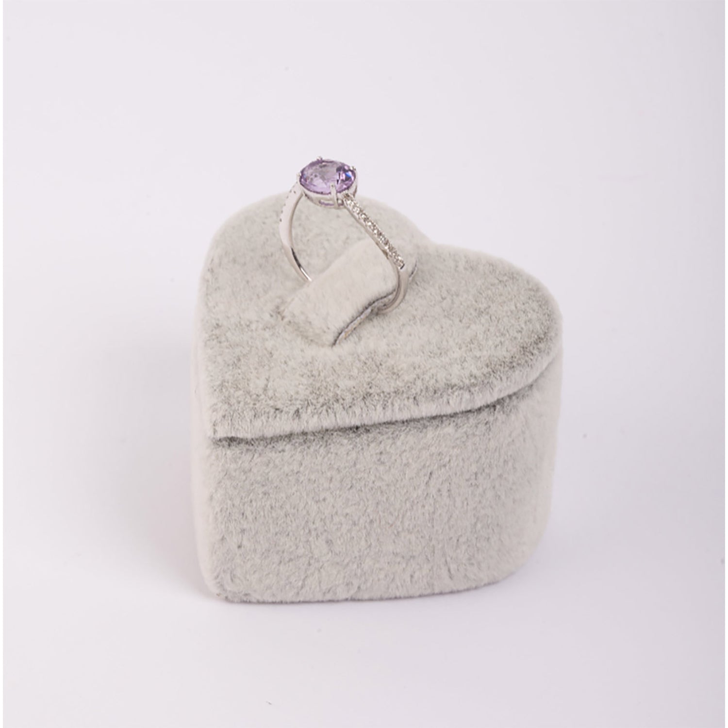 Amethyst Radiance: Elegant White Gold and Diamond Ring