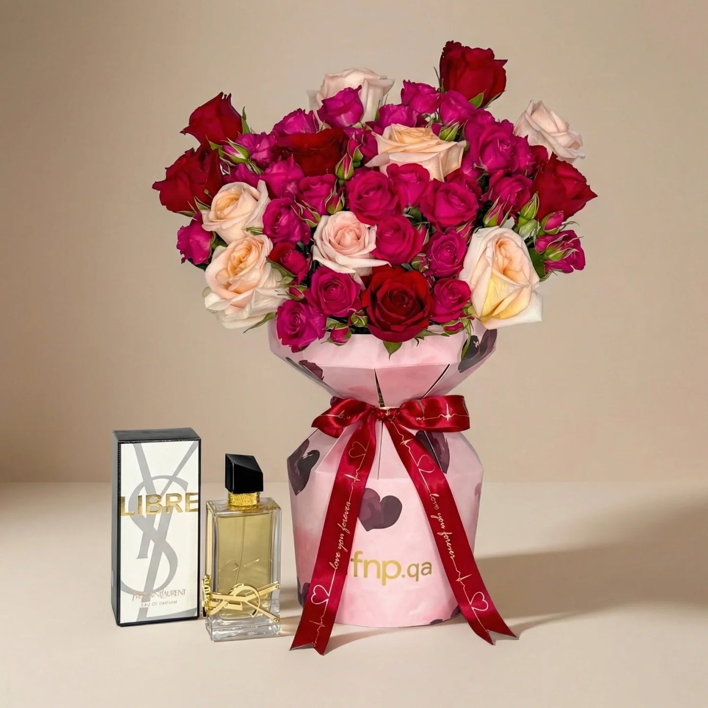 باقة رومانسية مع عطر YSL Libre