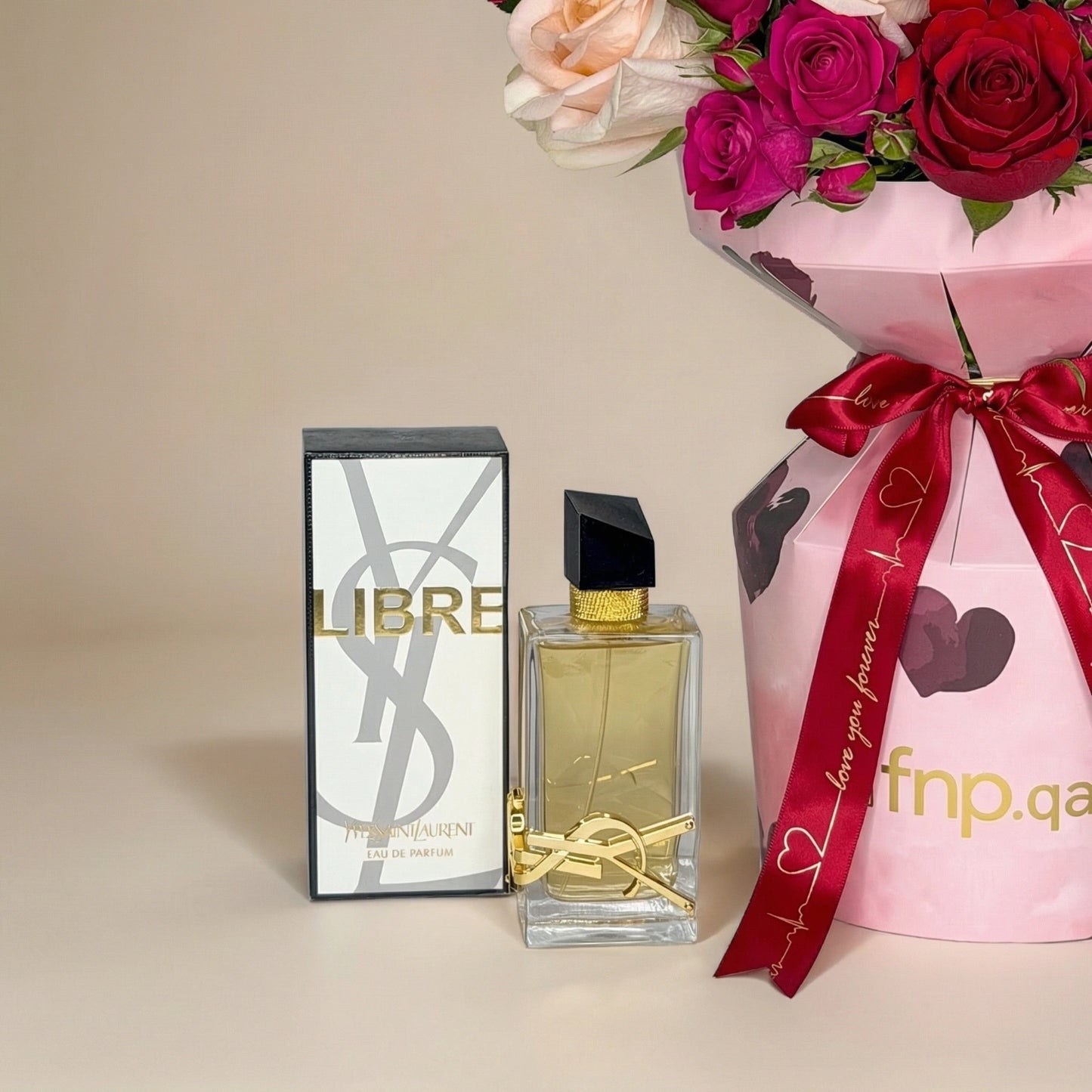 باقة رومانسية مع عطر YSL Libre