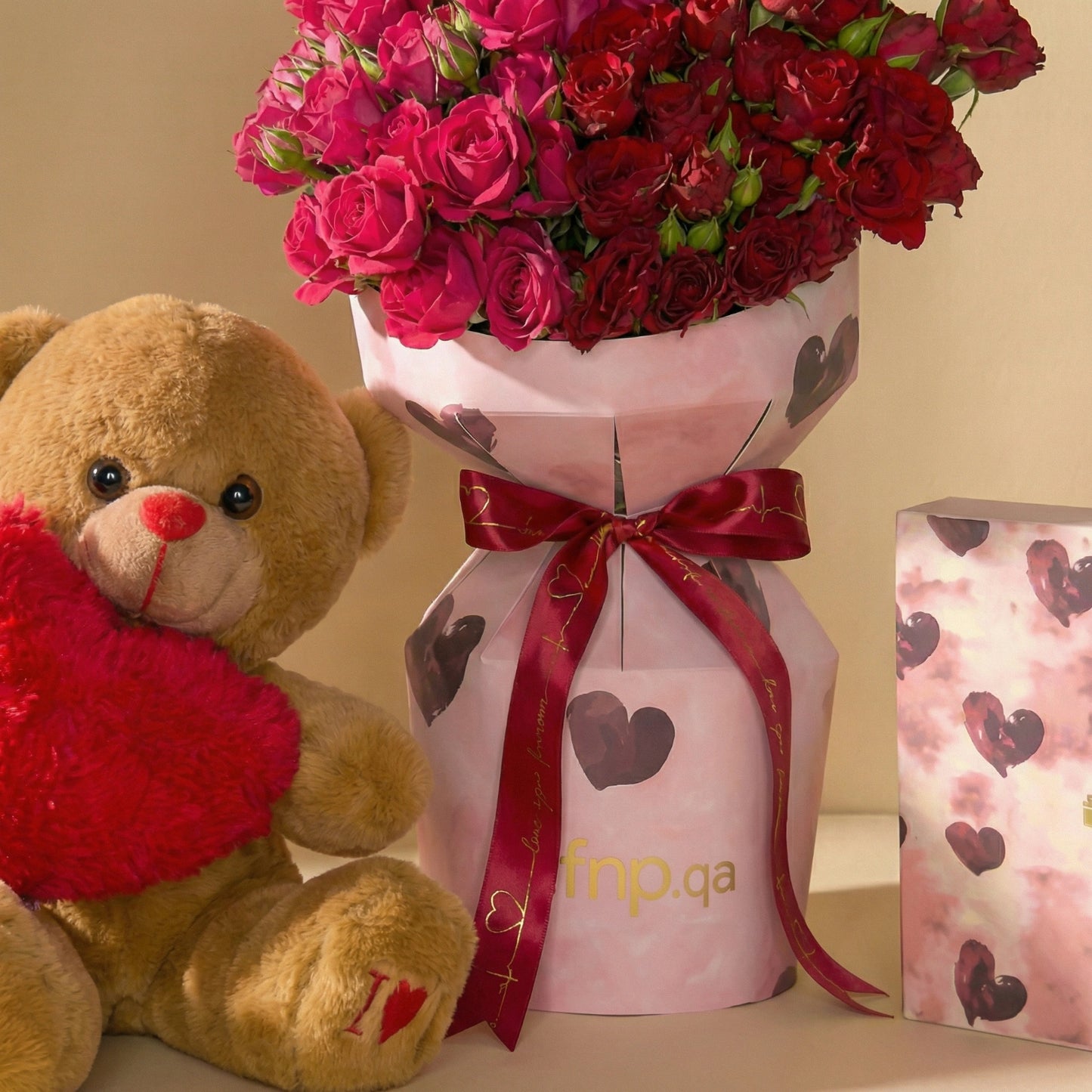 مجموعة هدية عناق الحب الأبدي لعيد الحب