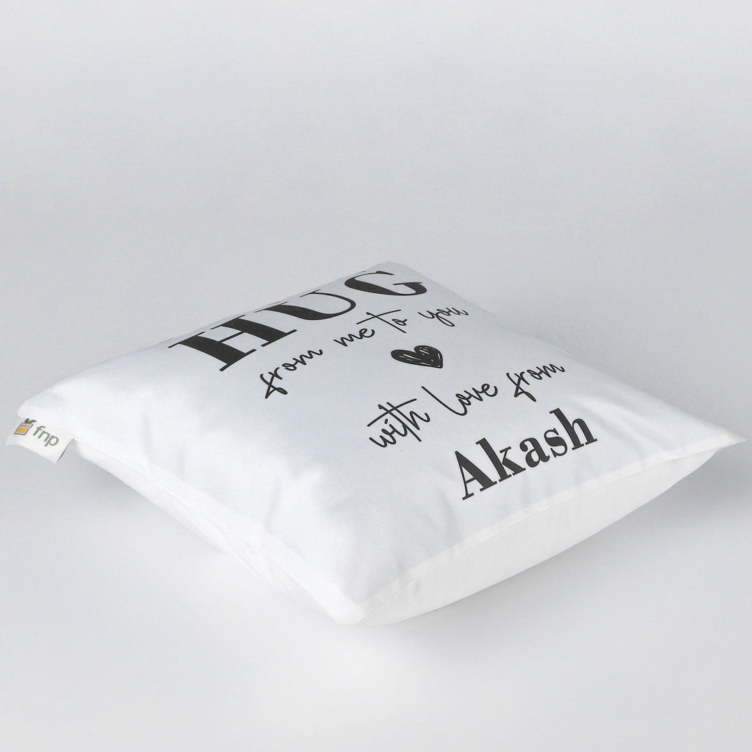 وسادة الحضن الكبير المخصصة مع اسم مخصص - بوليستر ناعم، 15x15 بوصة