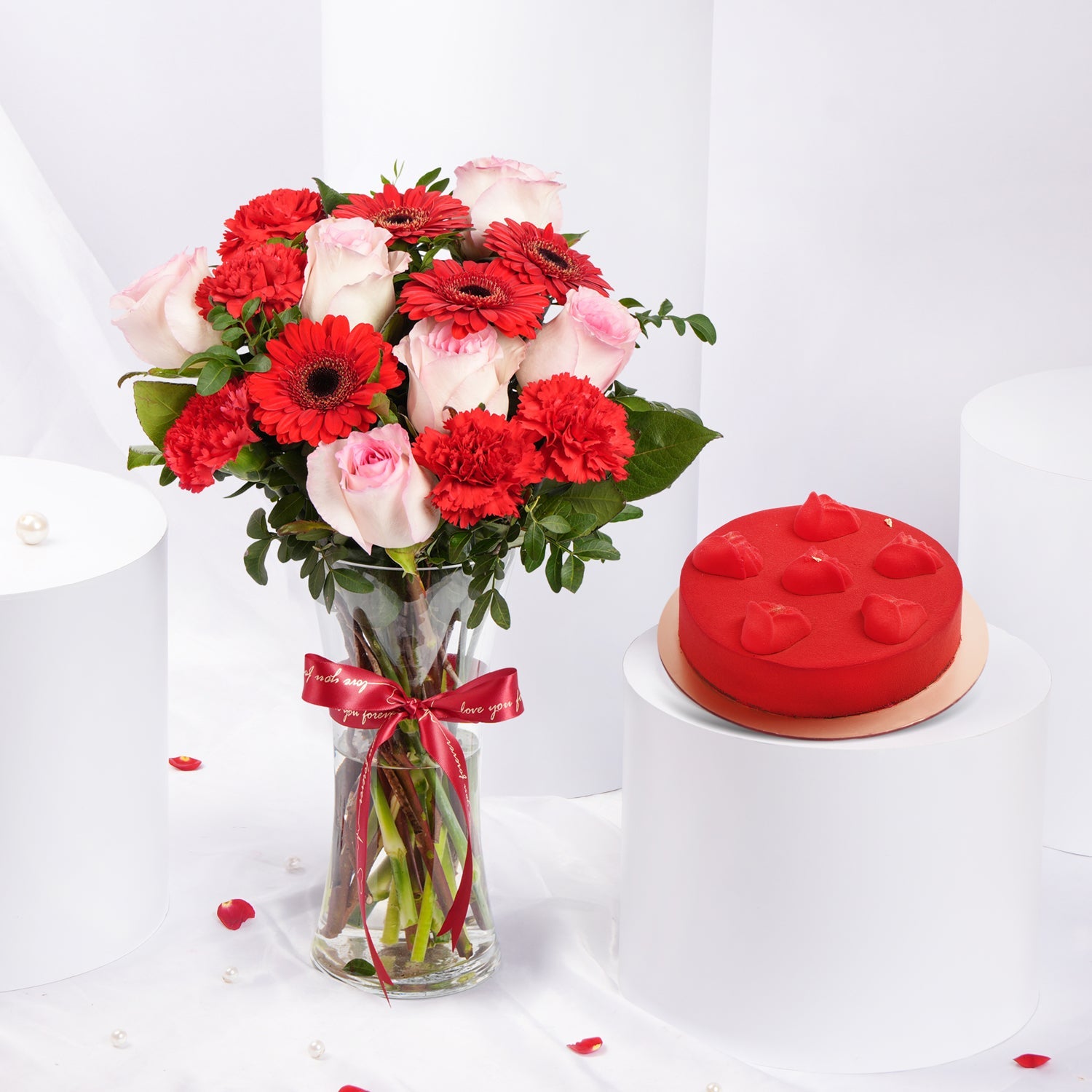 Blooming Hugs Arrangement | Chocolate Cake 500gm