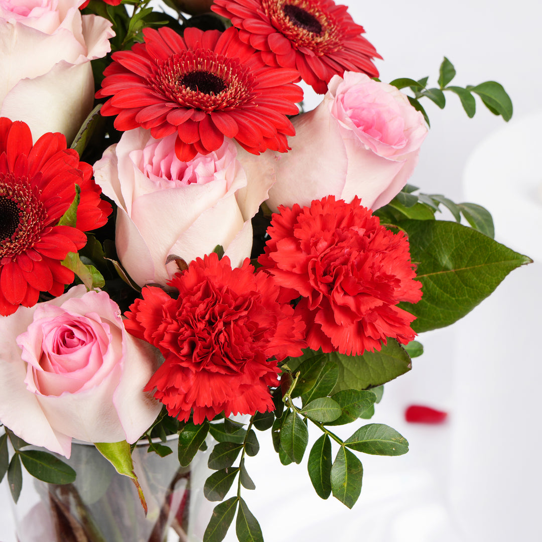 تنسيق زهور عيد الحب – عناق متفتح