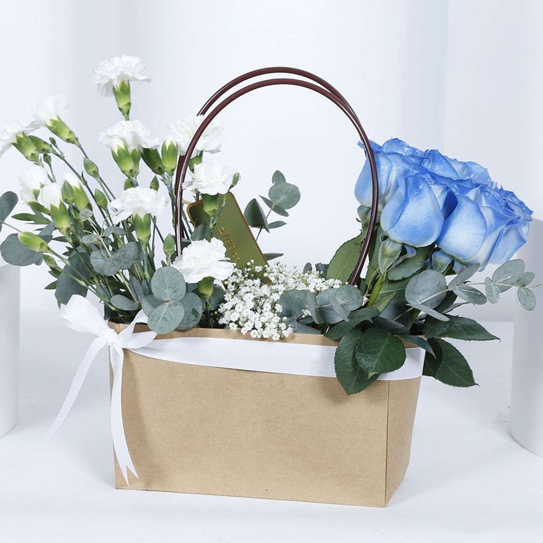 حلم الورود الزرقاء: تنسيق زهور هادئ