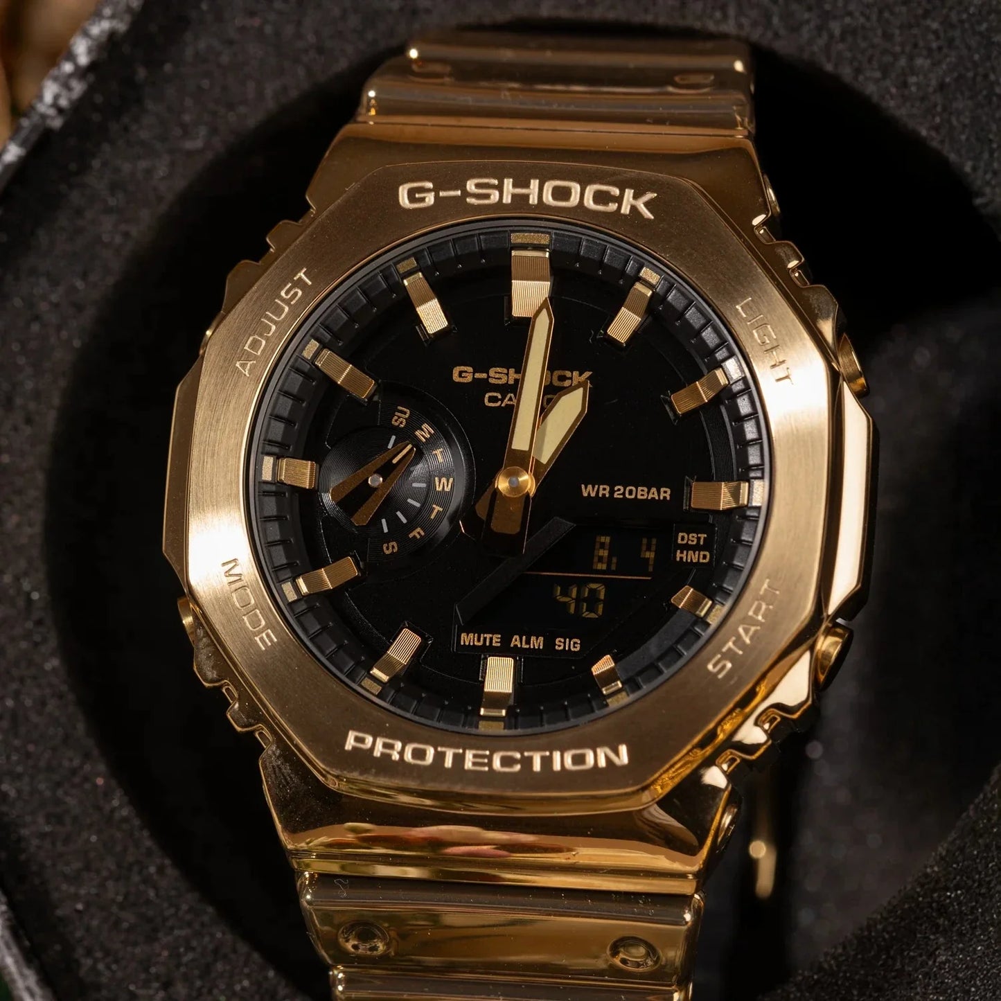 ساعة كاسيو جي-شوك معدنية براقة للرجال مع علبة هدايا ورود فاخرة