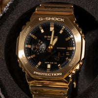 ساعة كاسيو جي-شوك معدنية براقة للرجال مع علبة هدايا ورود فاخرة