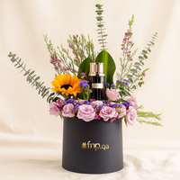 عطر شوبارد العود مع ترتيب زهور أنيق