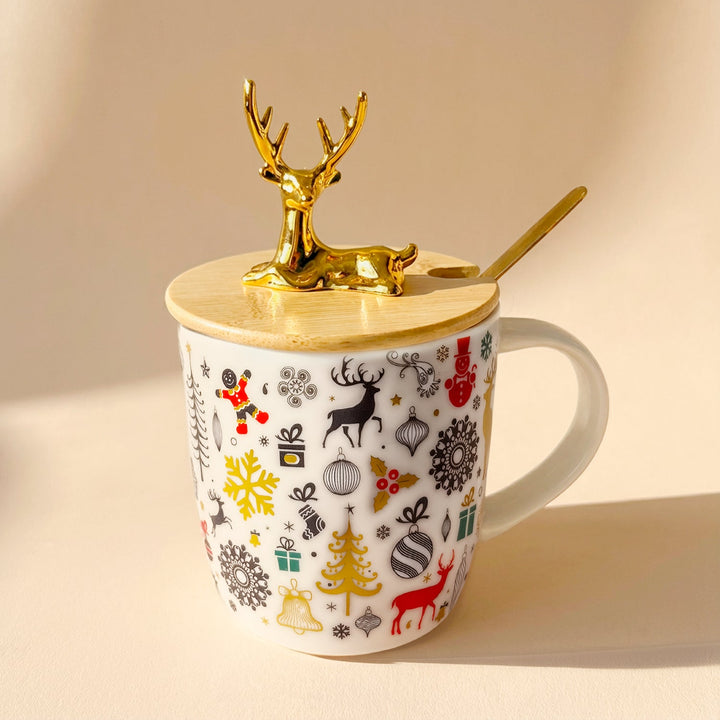 كوب عيد الميلاد الاحتفالي بغطاء الرنة الذهبي