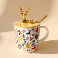 كوب عيد الميلاد الاحتفالي بغطاء الرنة الذهبي