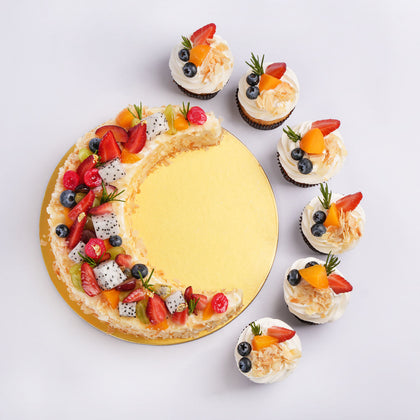 Exquisite Crescent Moon Vanilla Fruit Cake with Delightful Cupcakes