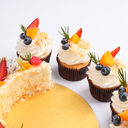 Exquisite Crescent Moon Vanilla Fruit Cake with Delightful Cupcakes