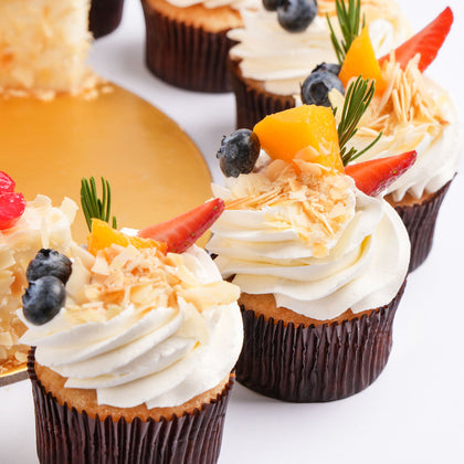 Exquisite Crescent Moon Vanilla Fruit Cake with Delightful Cupcakes
