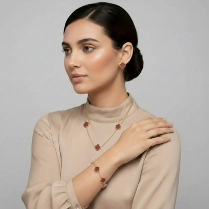 مجموعة مجوهرات البرسيم القرمزي الأنيقة من Signature Jewelry