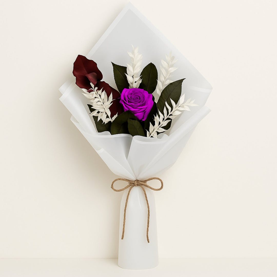 باقة ورد أبدية بنفسجية رائعة مع رسكوس إيطالي وأوراق هوجاس