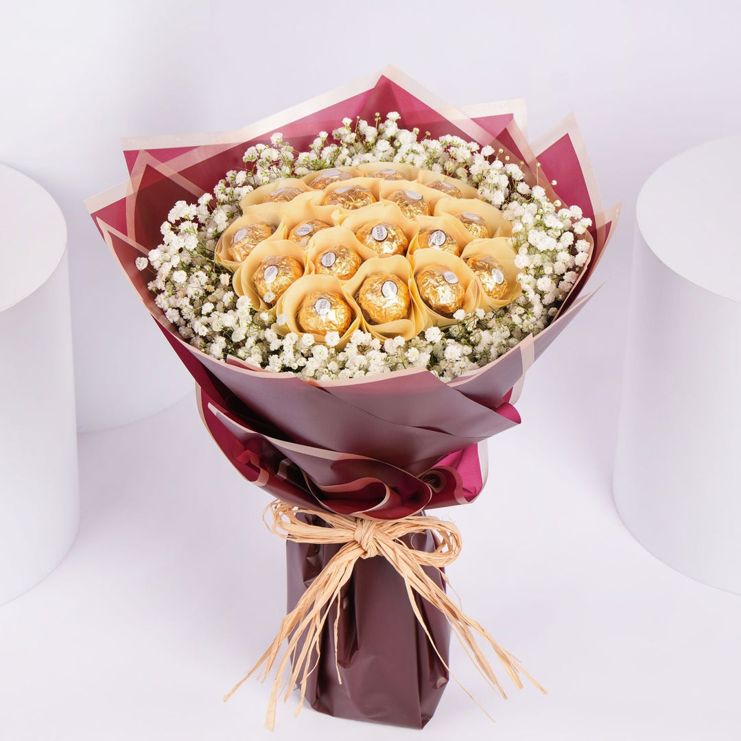 باقة روشير المصممة الفاخرة مع شوكولاتة فيريرو وملحقات جيبسو