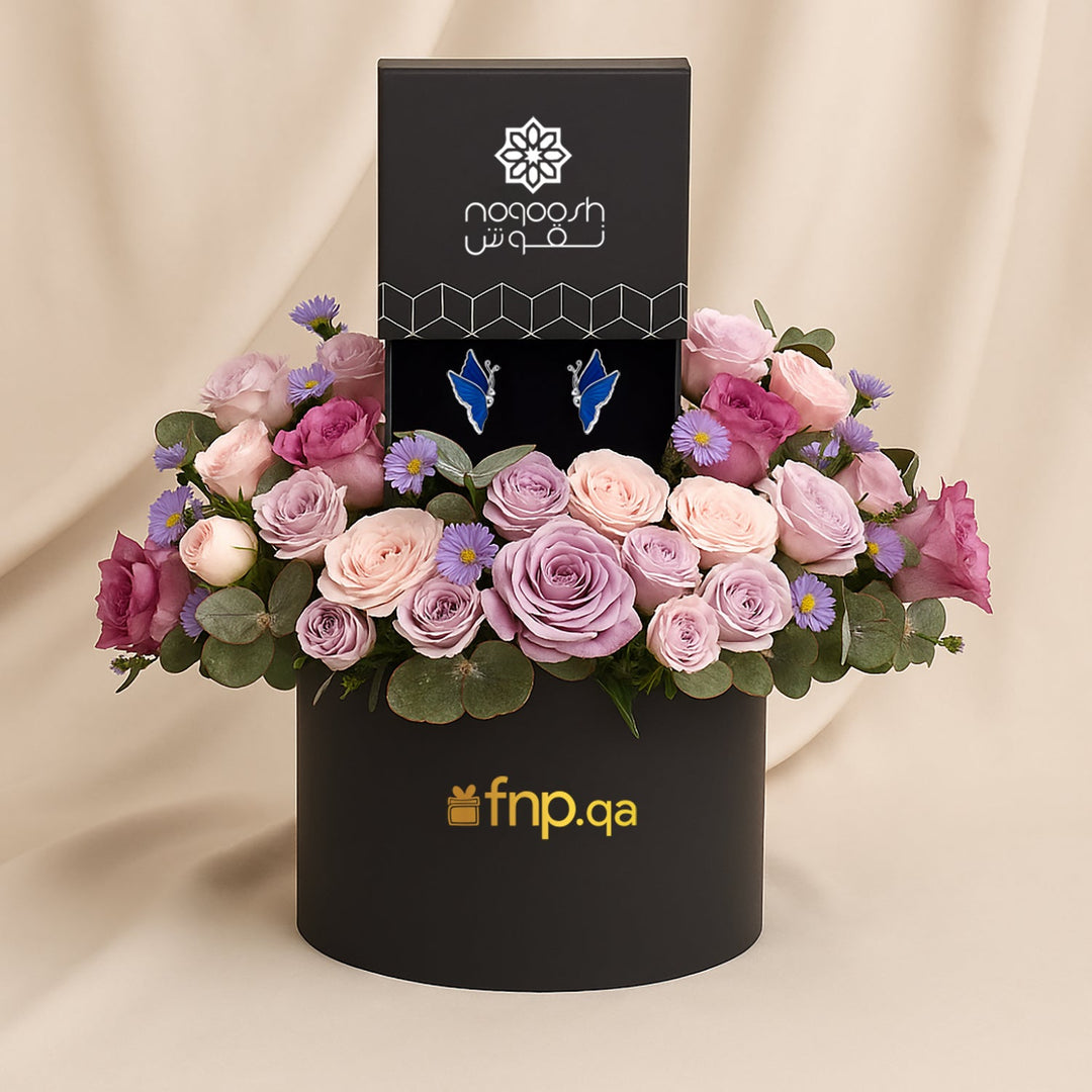 أقراط حلم فضي أنيقة مع ترتيب زهري في علبة فاخرة