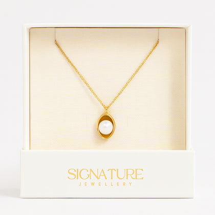 طقم قلادة وأقراط لؤلؤة ذهبية أنيقة مع ورود حمراء فاخرة