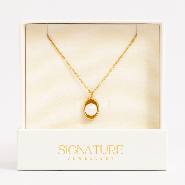 طقم قلادة وأقراط لؤلؤة ذهبية أنيقة مع ورود حمراء فاخرة