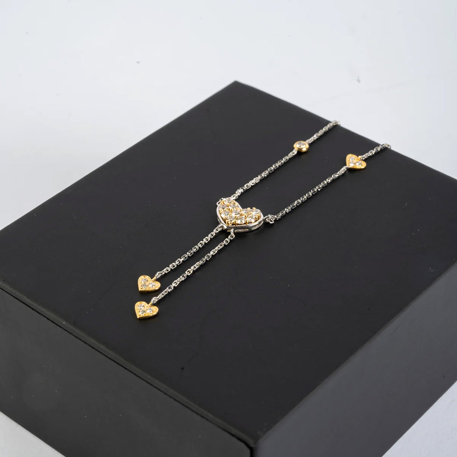 Elegant Heart Diamond Necklace – 18K Gold