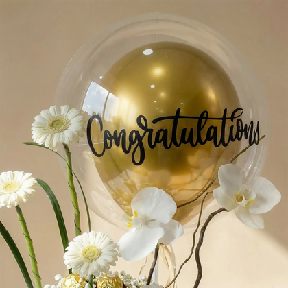 صندوق زهور فخم للتهنئة مع شوكولاتة وبالونات