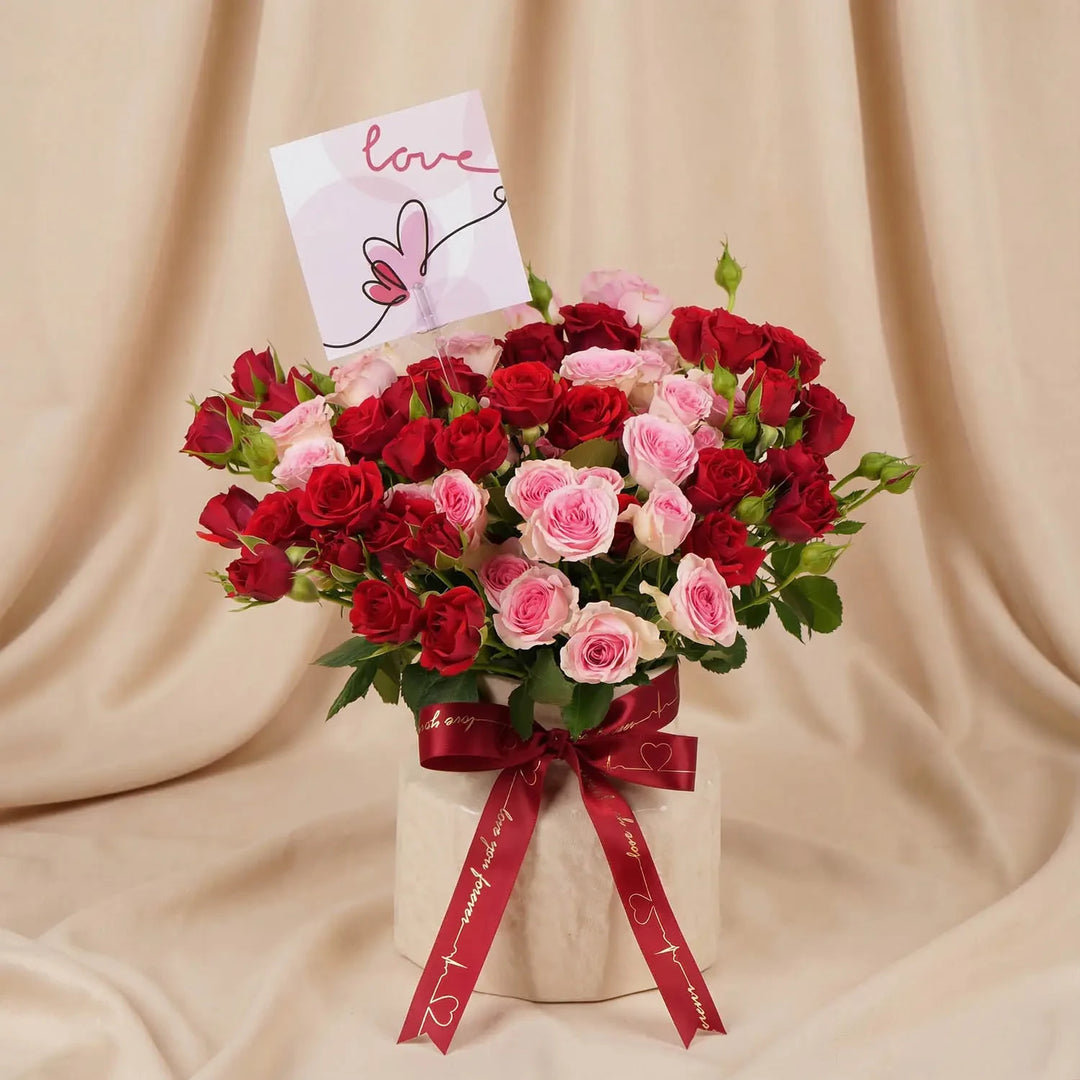 Endless Love Story: Elegant Red and Pink Spray Roses in Designer Vase