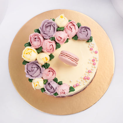 Elegant Flower and Macaroon Chocolate Cake