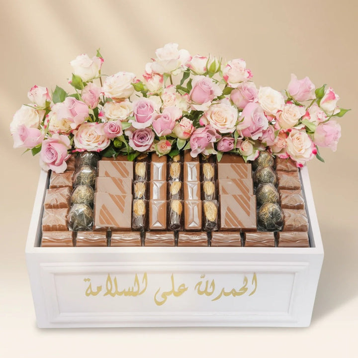 صندوق هدايا أنيق للشفاء العاجل مع ورود وحلويات من أوبرا باتيسيري