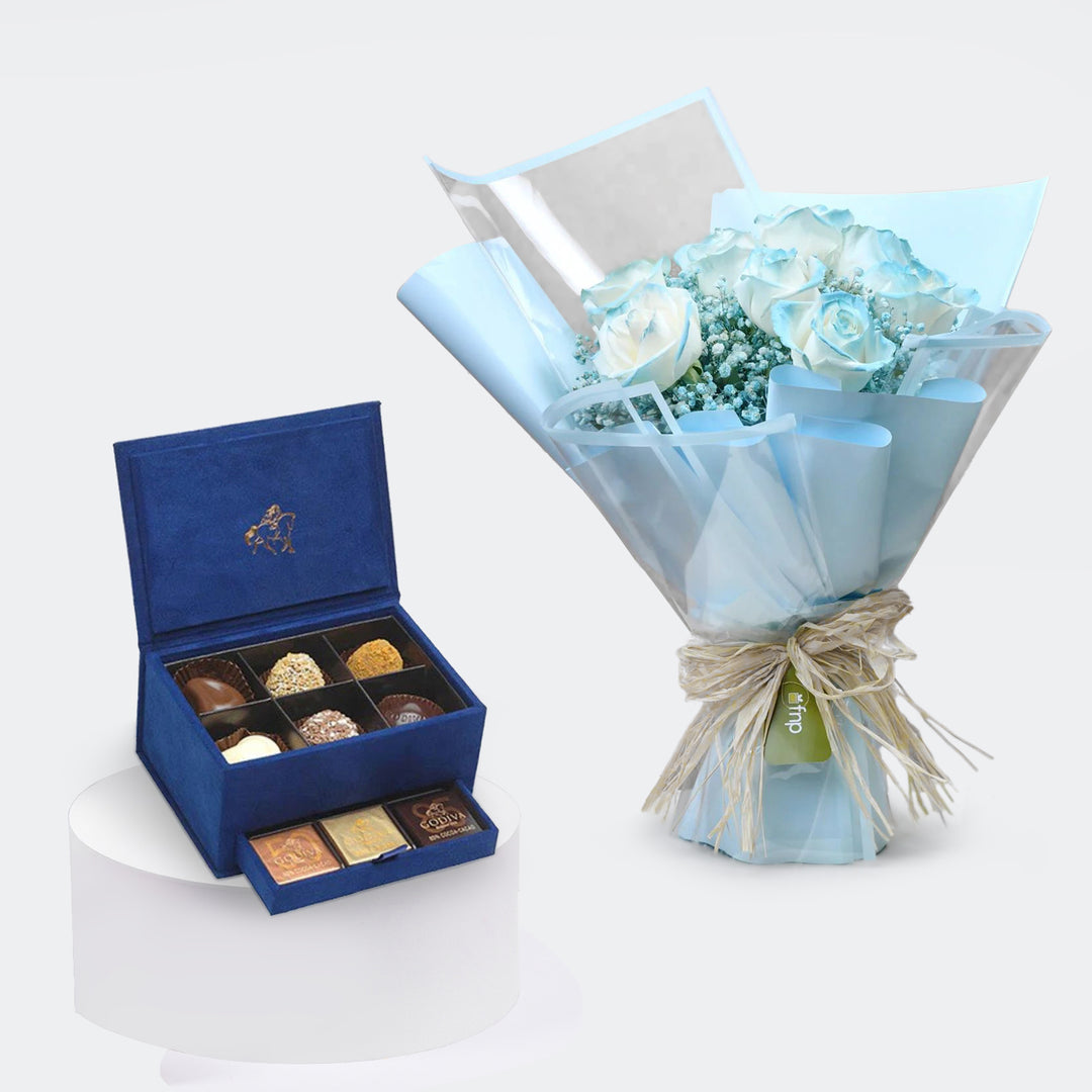 صندوق جوديفا الملكي الصغير الأنيق مع باقة زهور زرقاء وسماء
