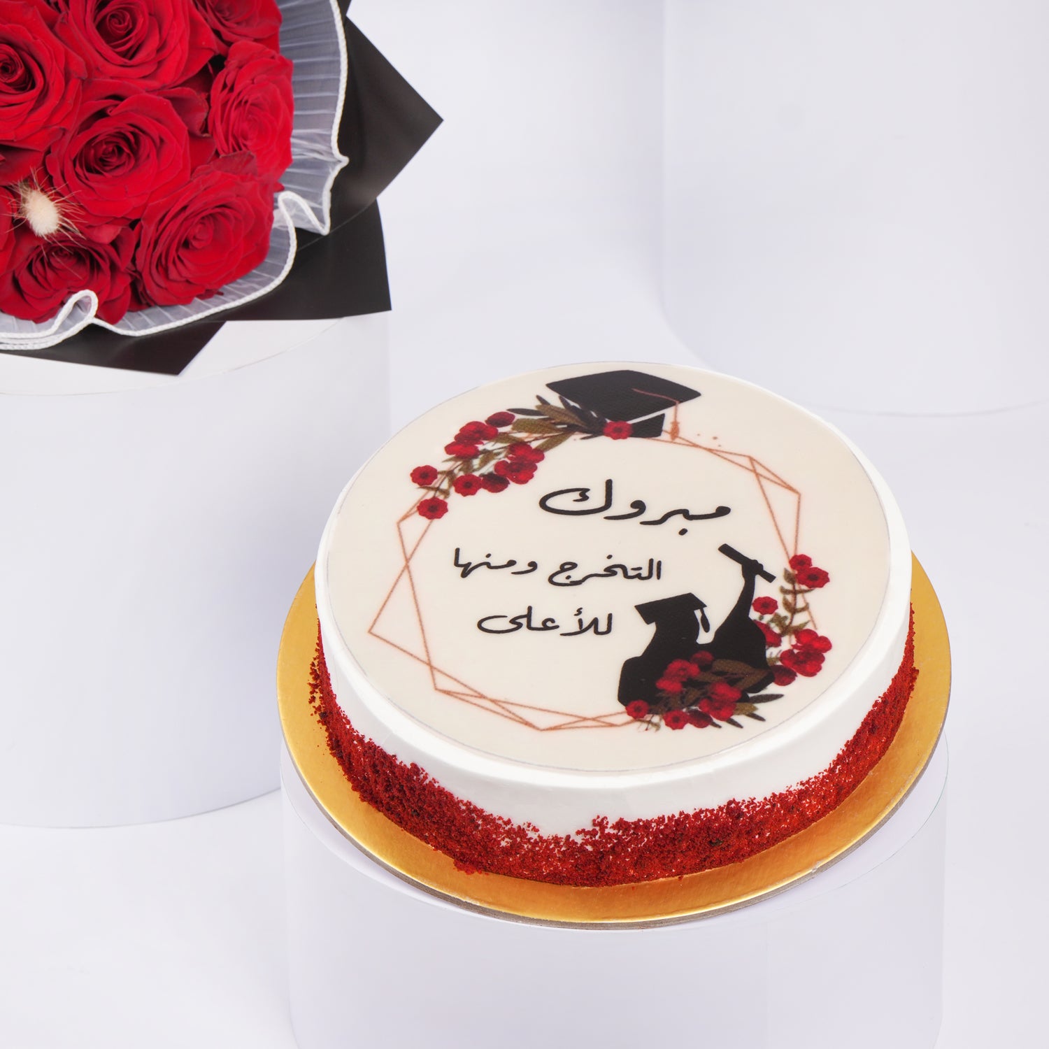 كومبو التخرج ورد جوري أحمر وكيك رد فلفت
