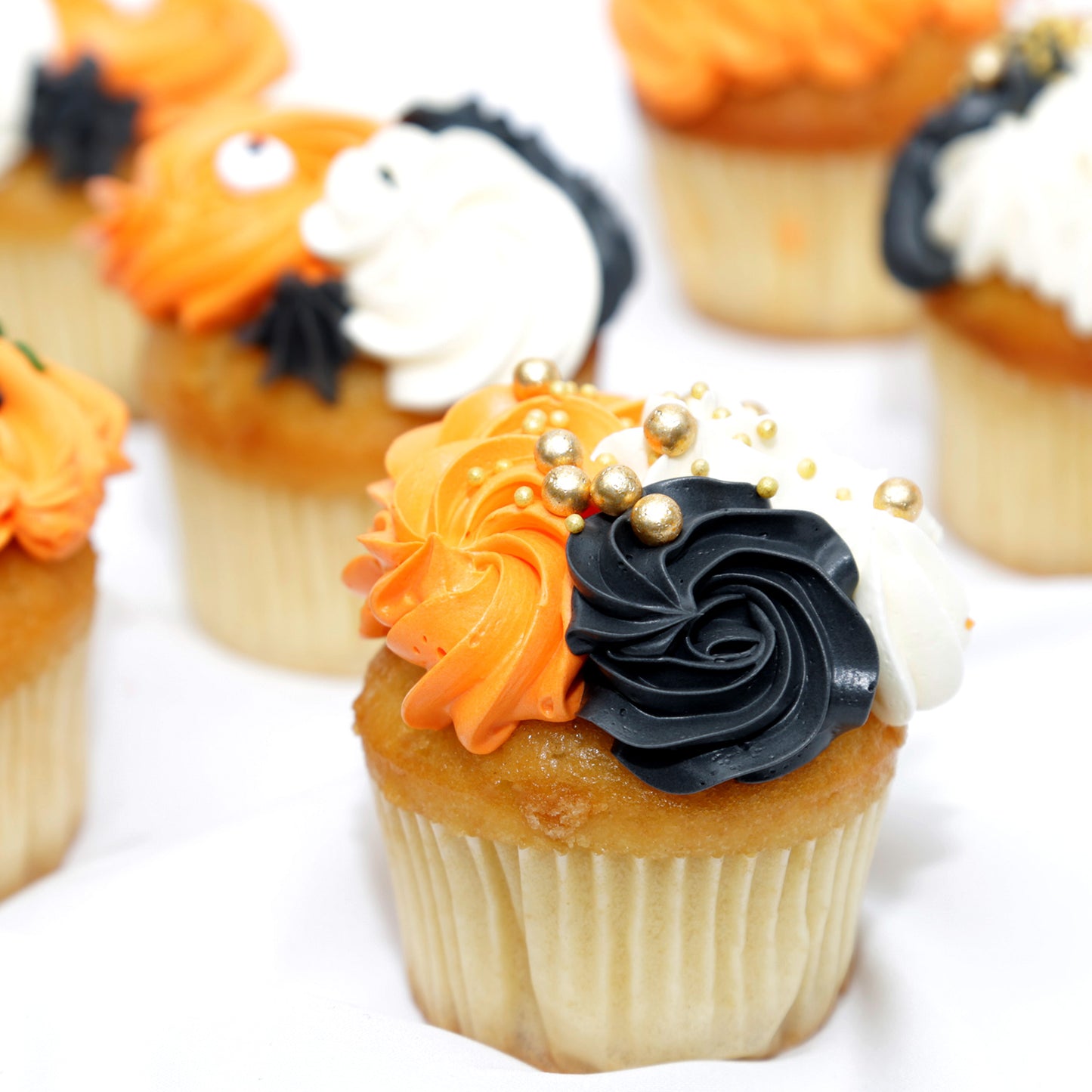 Delicious Halloween-Themed Vanilla Cupcakes - Pack of 6