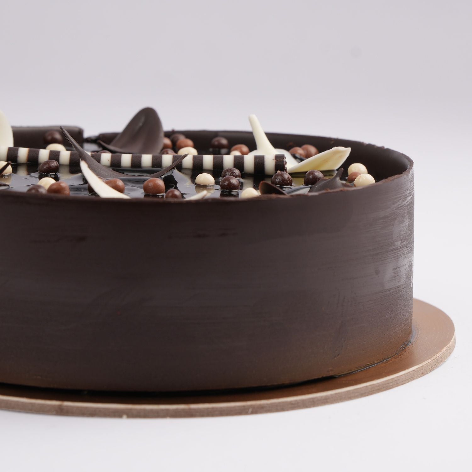 Heavenly White Dark Fudge Cake