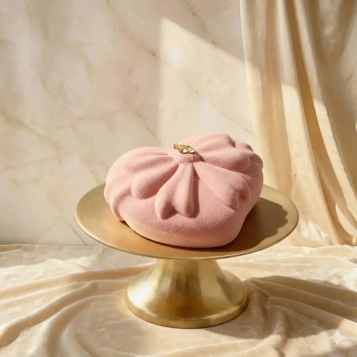 كيك مخملي أحمر بشكل قلب - مثالي ليومها الخاص