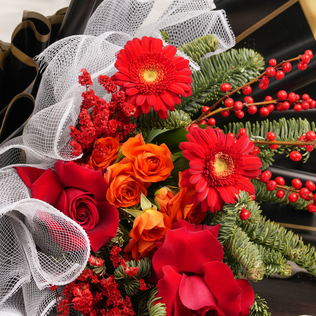 باقة احتفالات العيد مع كعكة الشوكولاتة الاحتفالية