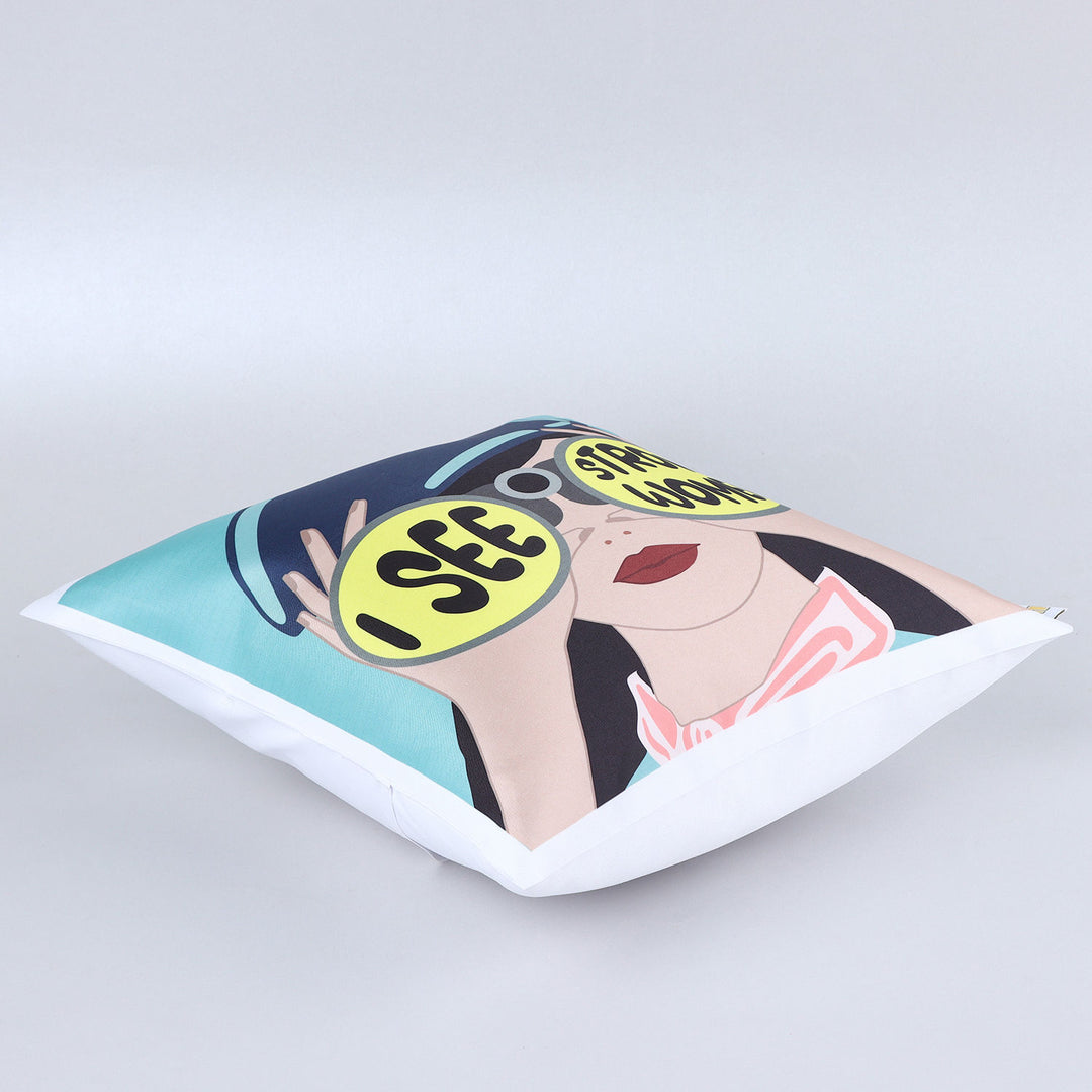 وسادة مطبوعة برسالة 'أرى نساء قويات' - ديكور منزلي فني