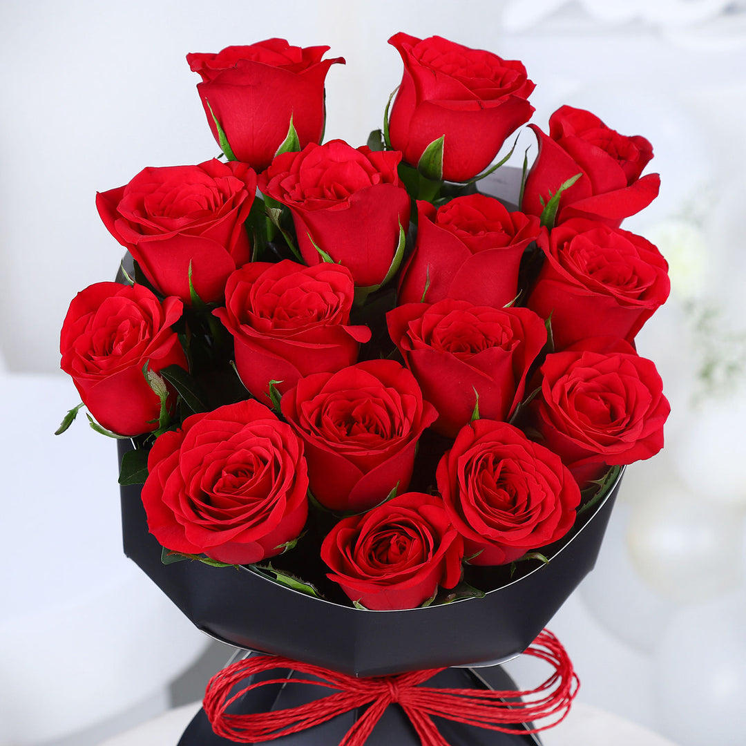 باقة ورود الحب اللامتناهي: باقة فاخرة من الورود الحمراء