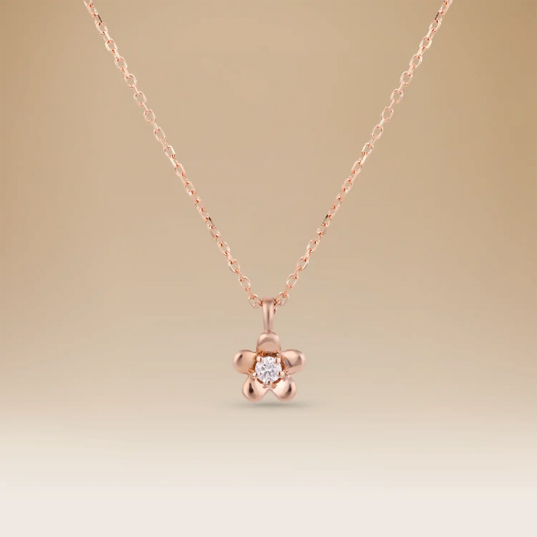 قلادة الفرح الرائعة – أناقة الذهب الوردي عيار 18 والماس